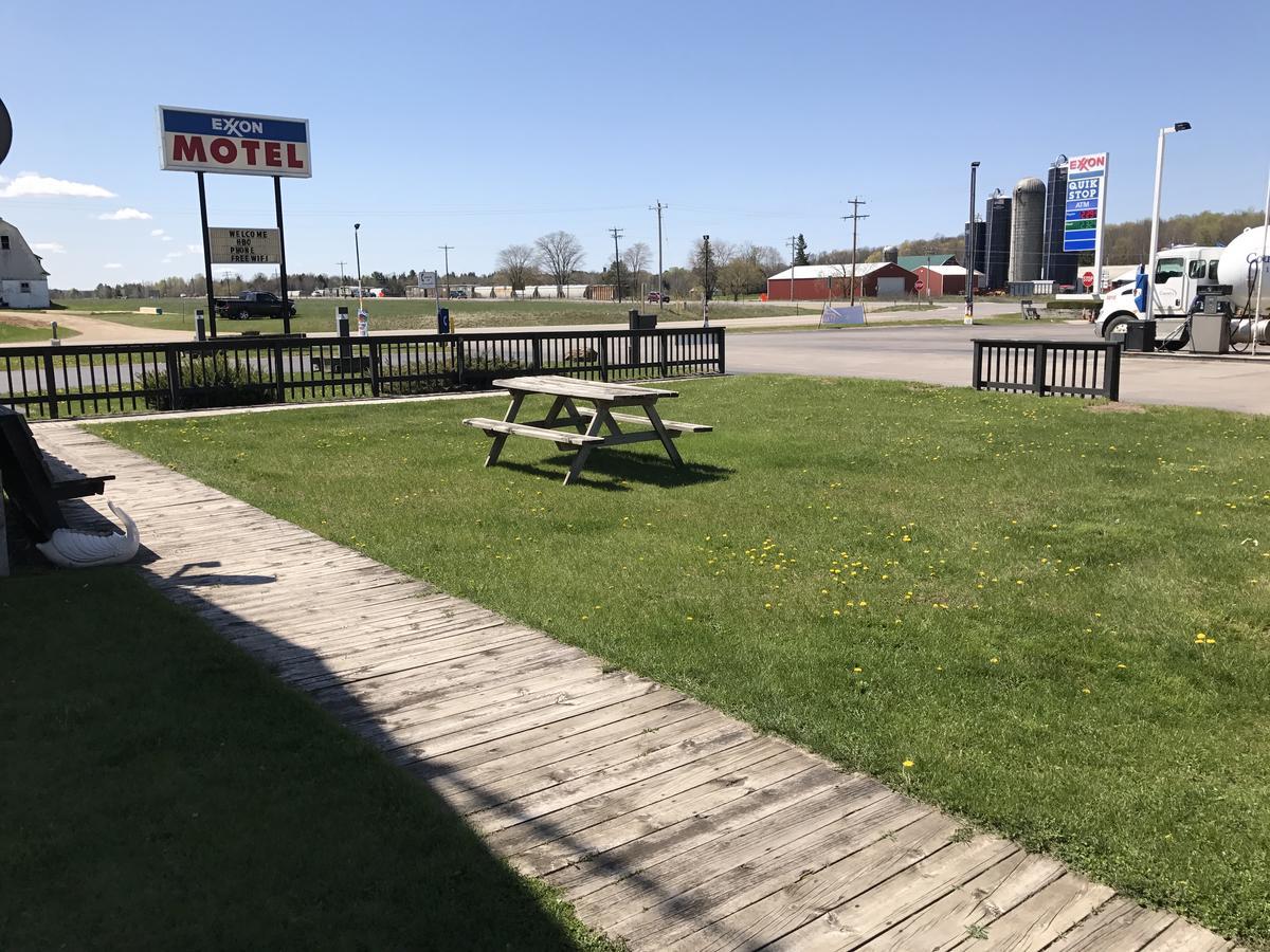 Exxon Quik Stop & Motel Wausaukee 外观 照片